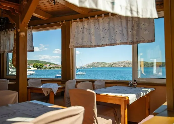 In Barbat With Sea View, Balcony, Air Conditioning 660-5 * Barbat na Rabu