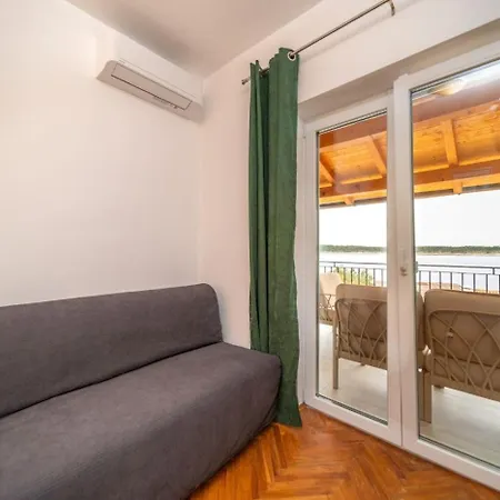 In Barbat With Sea View, Balcony, Air Conditioning 660-5 Appartement Barbat na Rabu