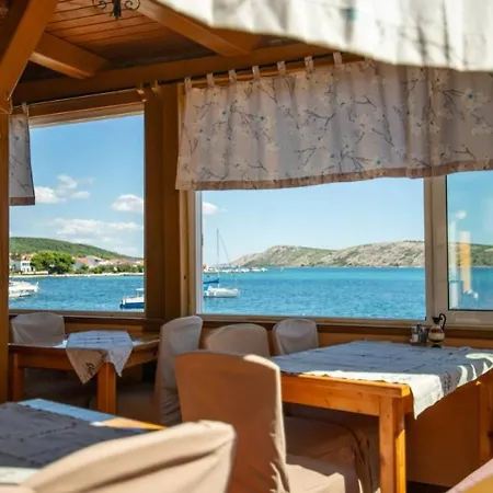 In Barbat With Sea View, Balcony, Air Conditioning 660-5 * Barbat na Rabu